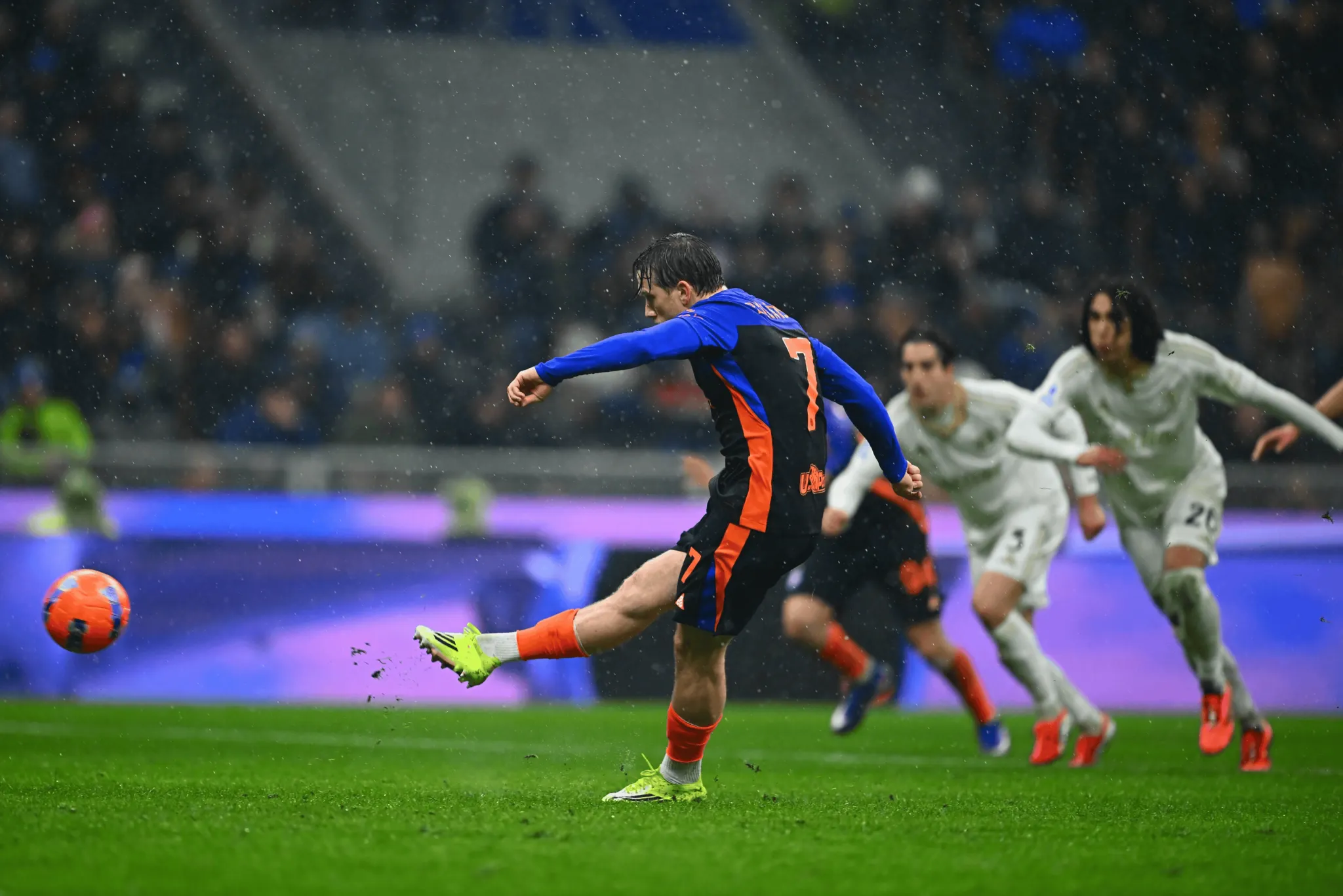 开yun体育平台官网入口登录-国米3-2比萨半场数据:射门16-6,射正4-2,良机5-0