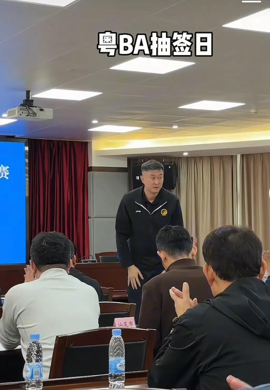 开云体育app下载入口-杜锋官宣新职位!正式回应下课传闻,陈老板力挺,朱芳雨站队