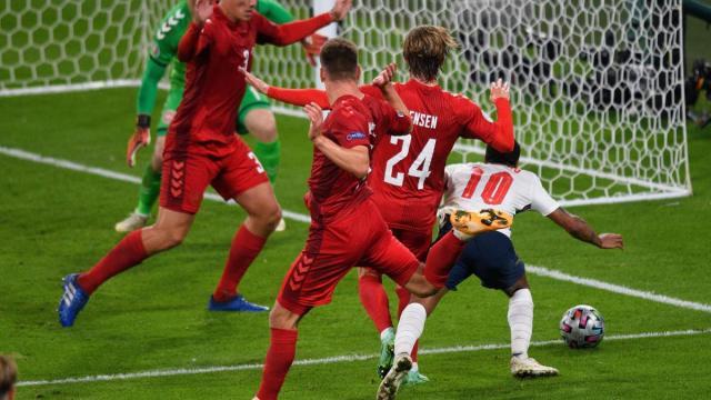 开云体育app入口-体毛越位再见!感谢欧洲杯,英超VAR终于要改了