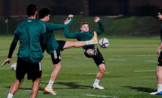 开云体育登录网站入口-折腾之旅与热身赛过后,拜仁还差一场登基“六冠王”